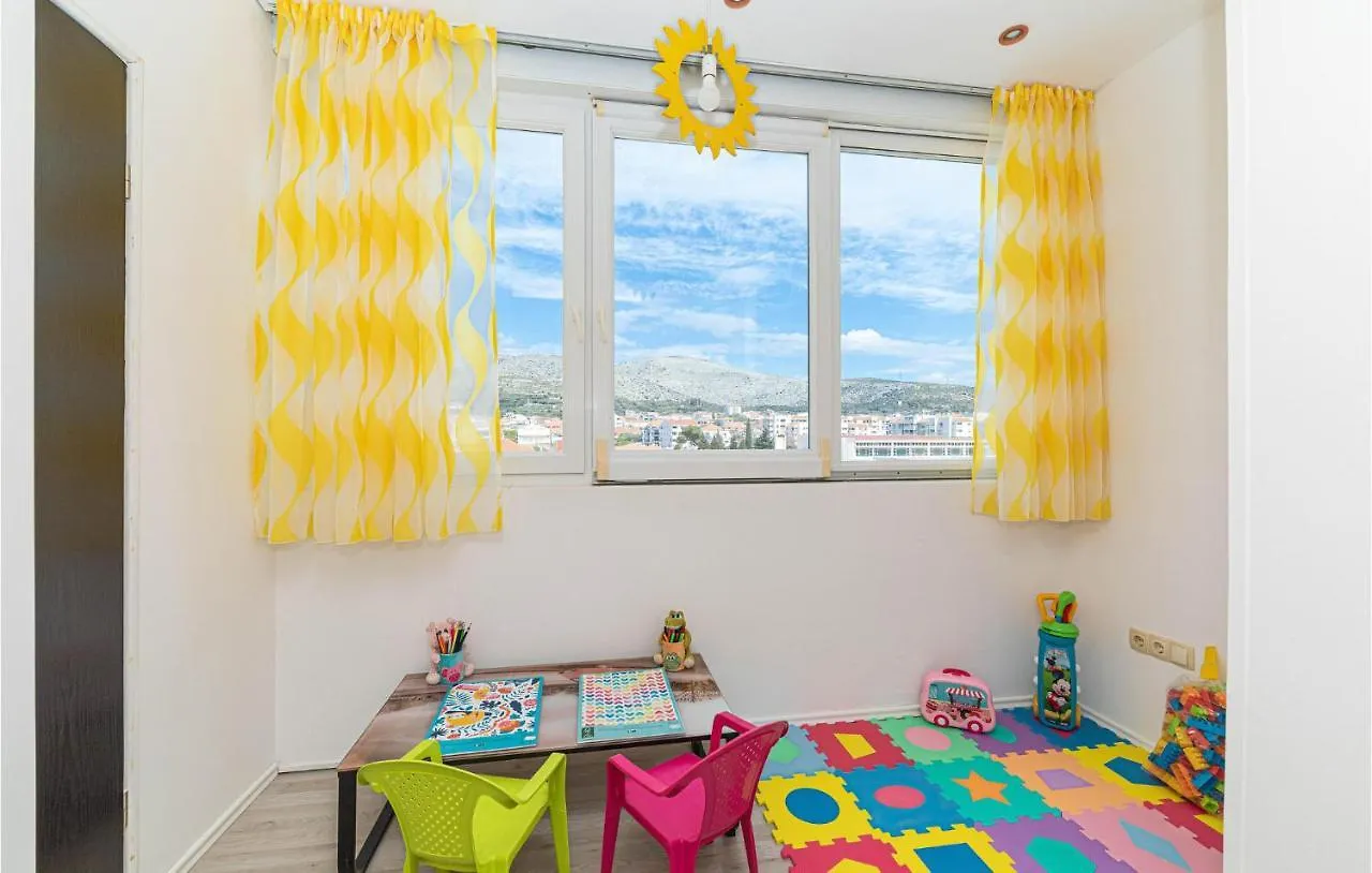 Stunning Apartment In Trogir With Kitchen קרואטיה